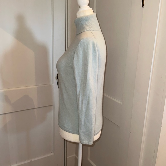 Women’s Classic Vintage Baby Ice Blue Turtleneck Sweater Size Small - Picture 5 of 7